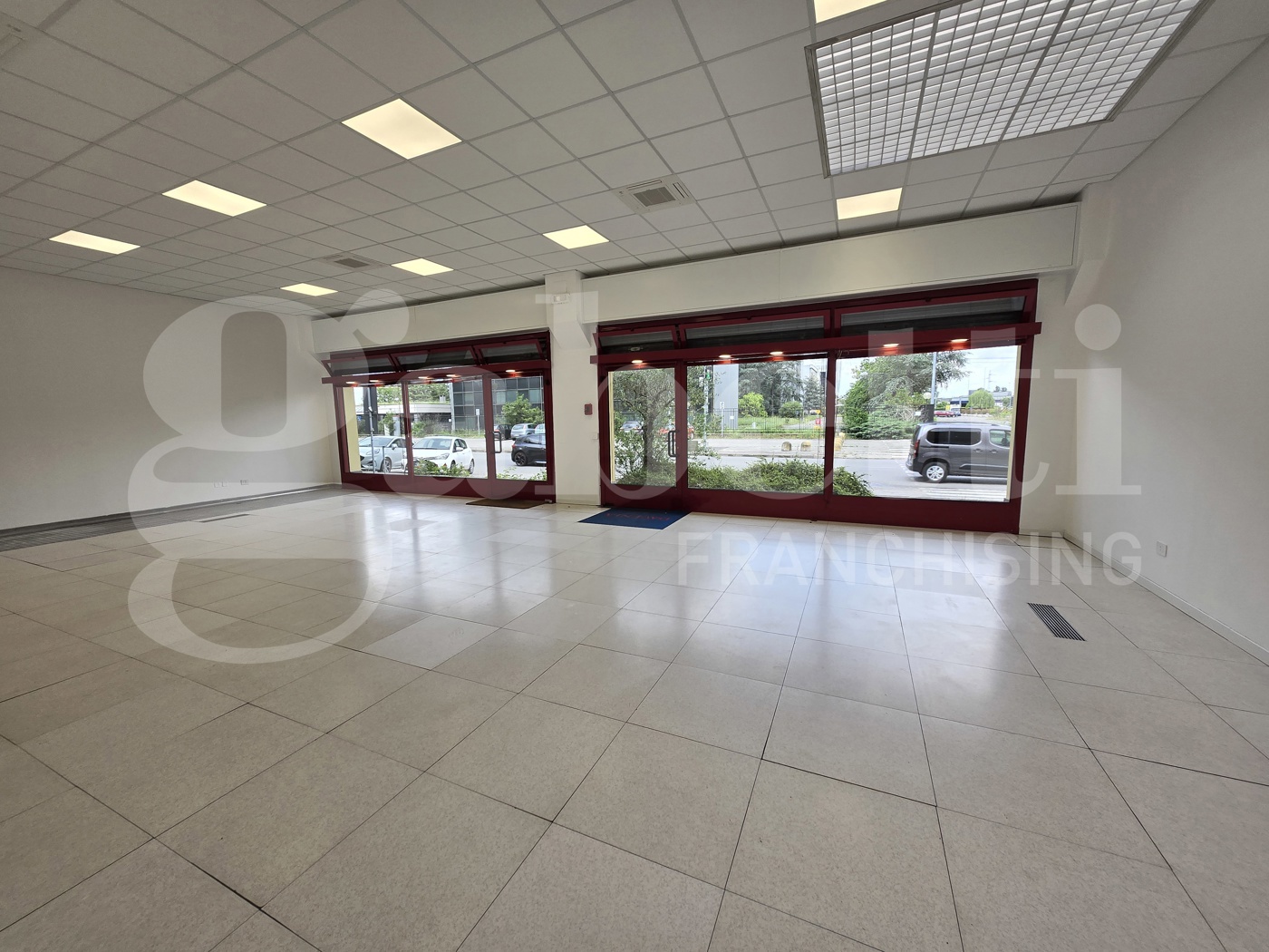 Negozio in affitto a Trezzano sul Naviglio