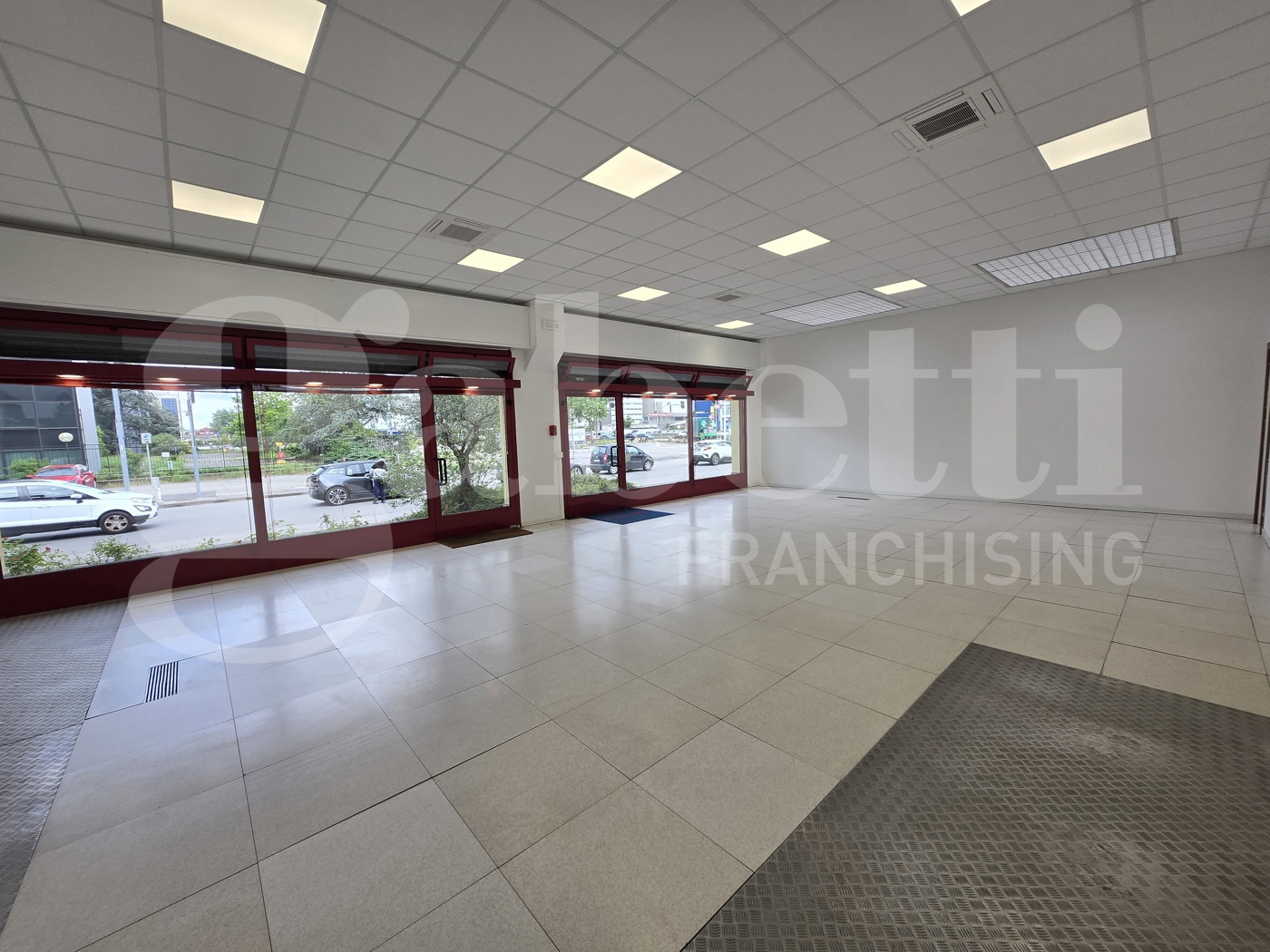 Negozio in affitto a Trezzano sul Naviglio