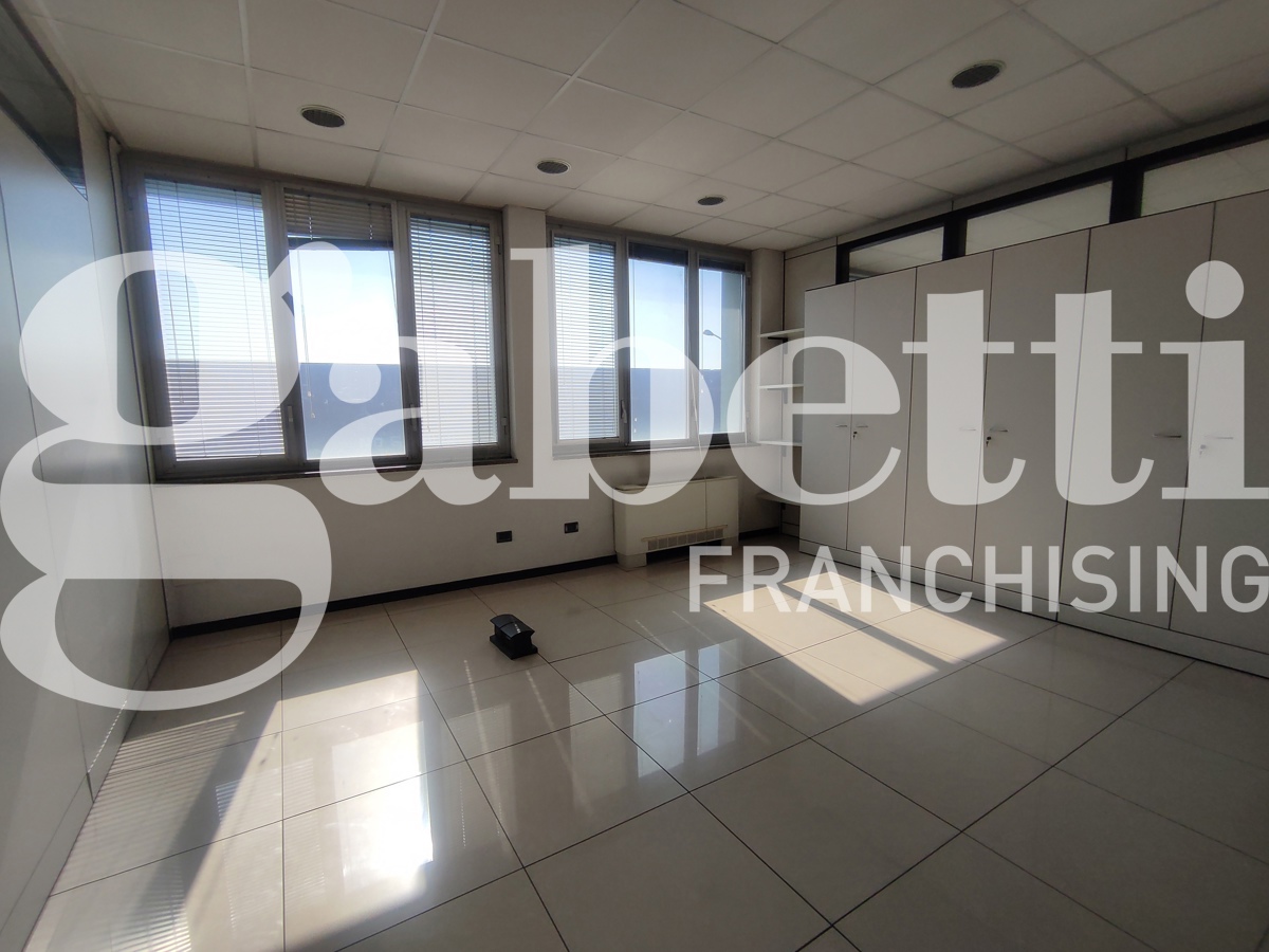 Ufficio ristrutturato a Trezzano sul Naviglio