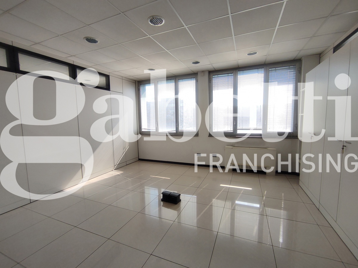 Ufficio ristrutturato a Trezzano sul Naviglio