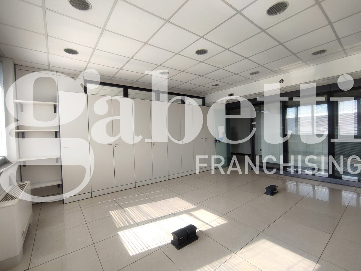 Ufficio ristrutturato a Trezzano sul Naviglio