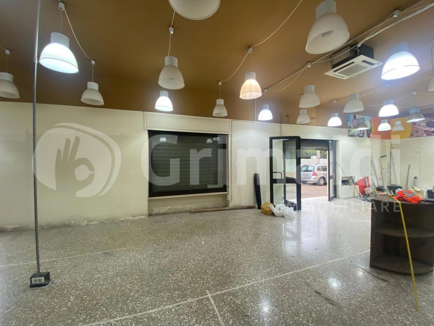 Locale commerciale in affitto a Tuglie