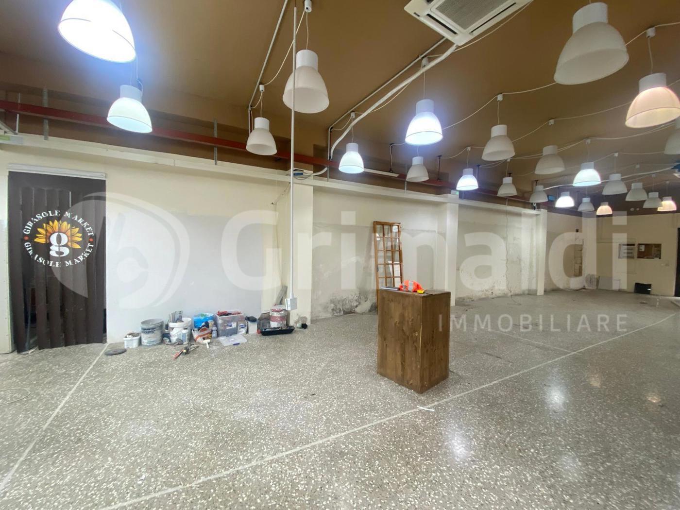 Locale commerciale in affitto a Tuglie