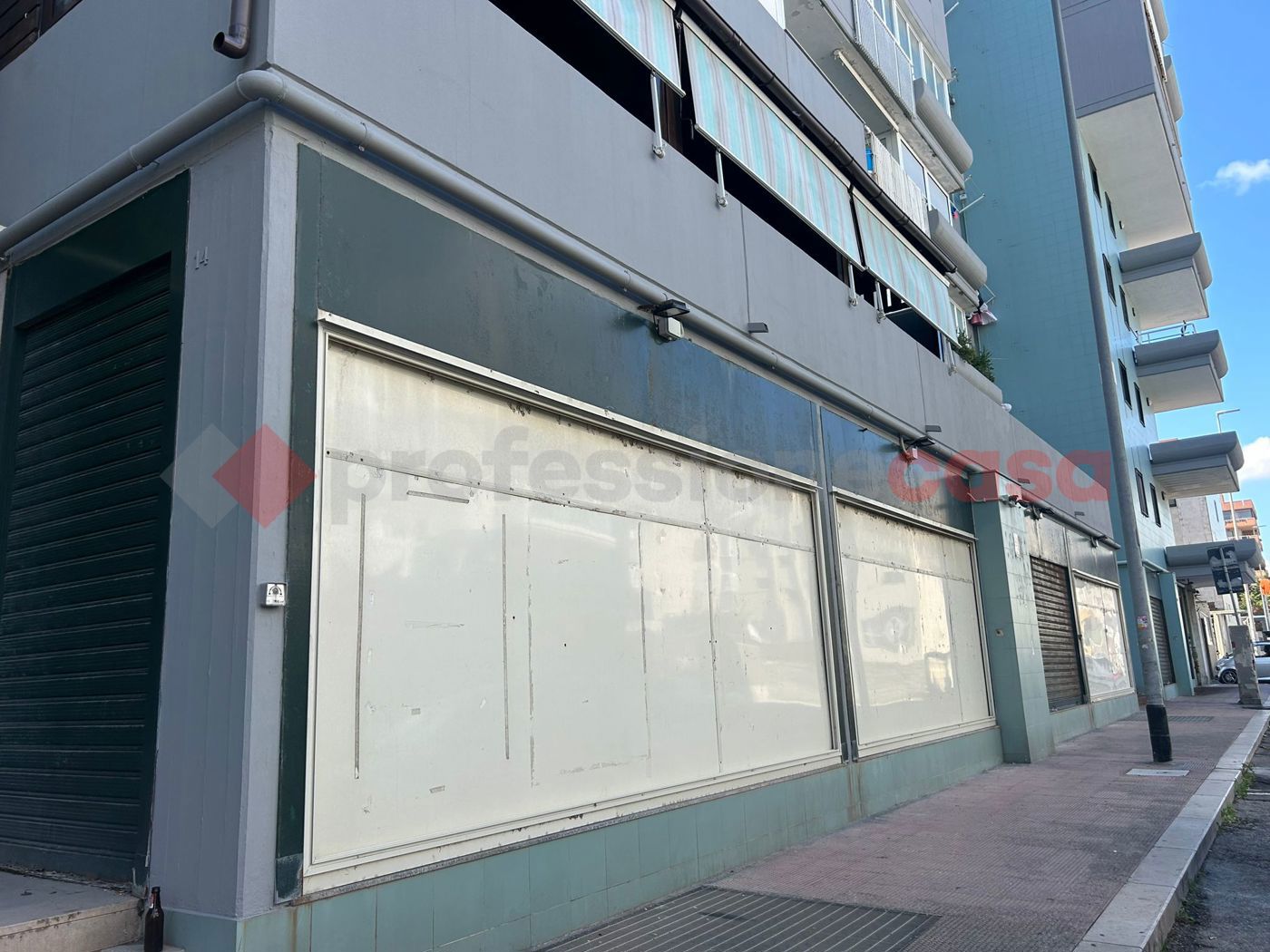 Magazzino con box doppio a Bari