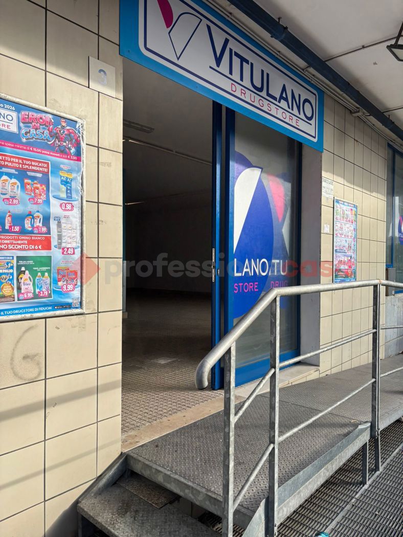 Negozio in affitto a Bari