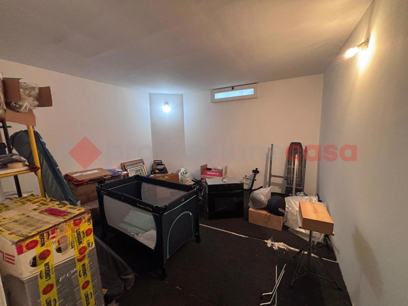 Box/Garage 49mq in vendita a Bari