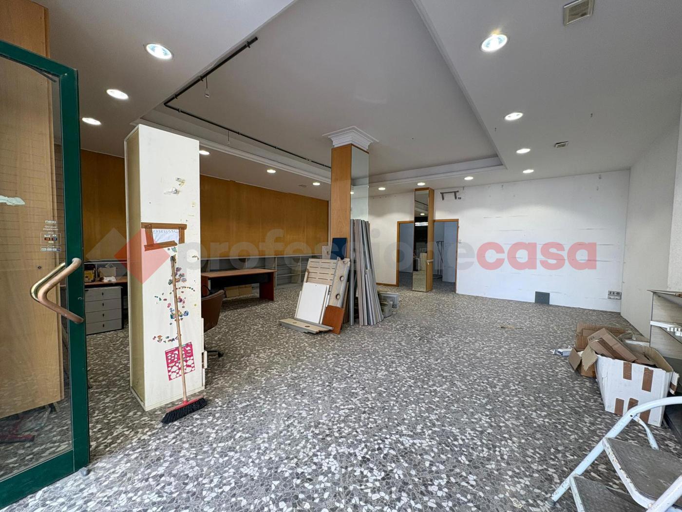 Negozio in vendita a Bari