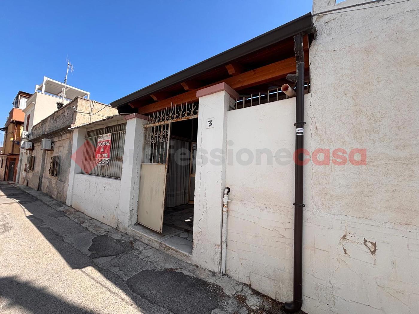 Casa indipendente con giardino a Bari