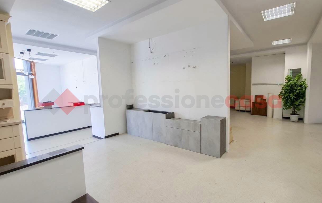 Negozio in vendita a Roccapiemonte