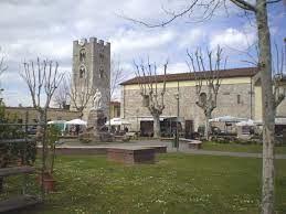 Villa Bifamiliare con giardino a Vecchiano