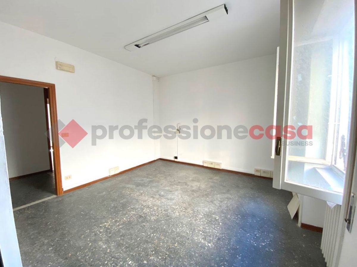 Ufficio da ristrutturare a Livorno