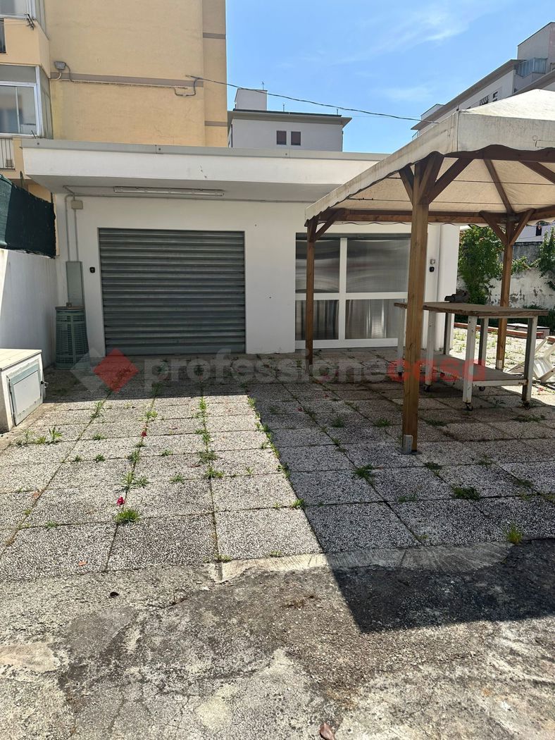 Box/Garage 17mq in vendita a Livorno