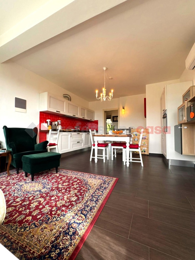 Quadrilocale con giardino a Castellina Marittima