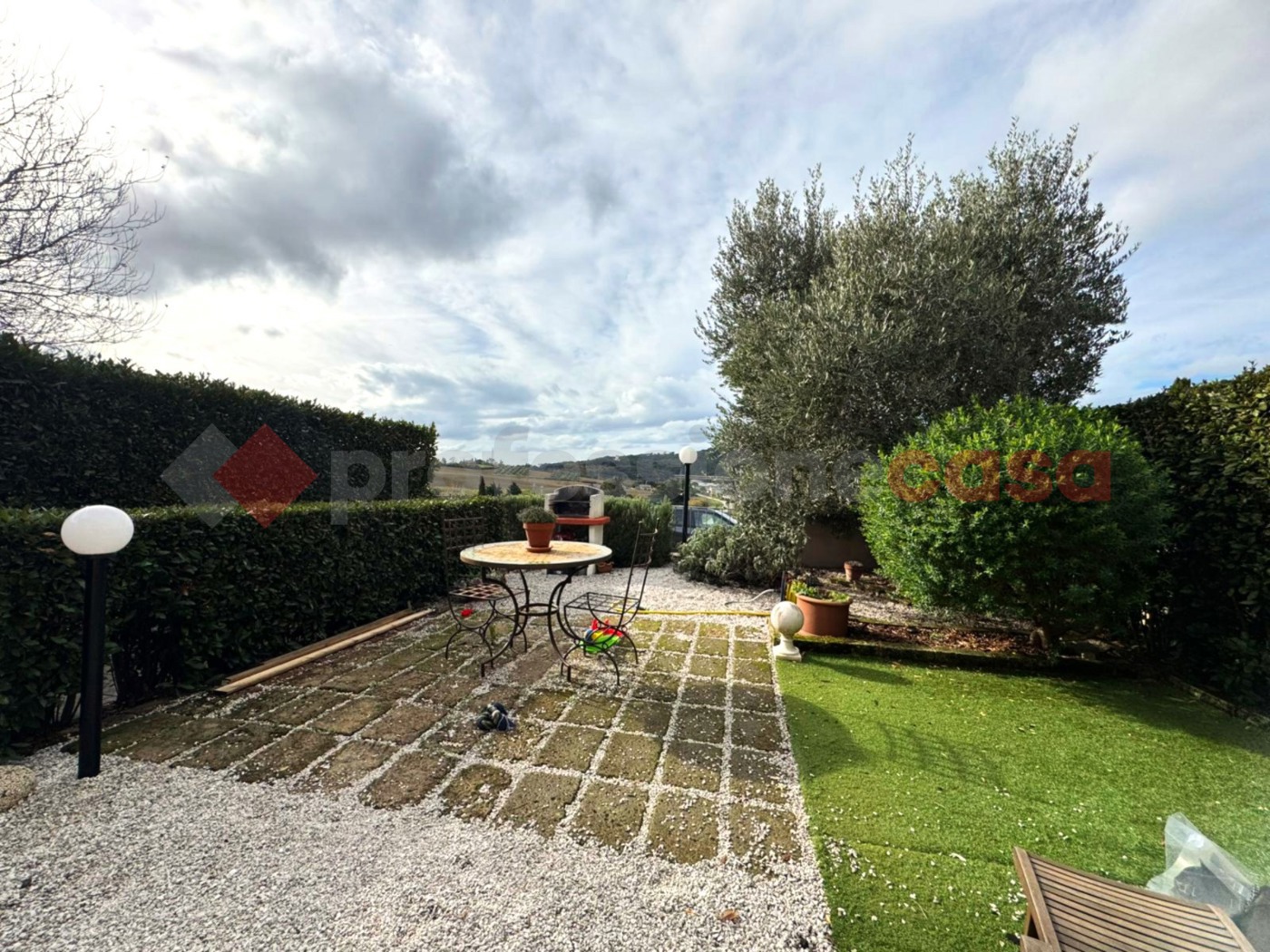 Quadrilocale con giardino a Castellina Marittima