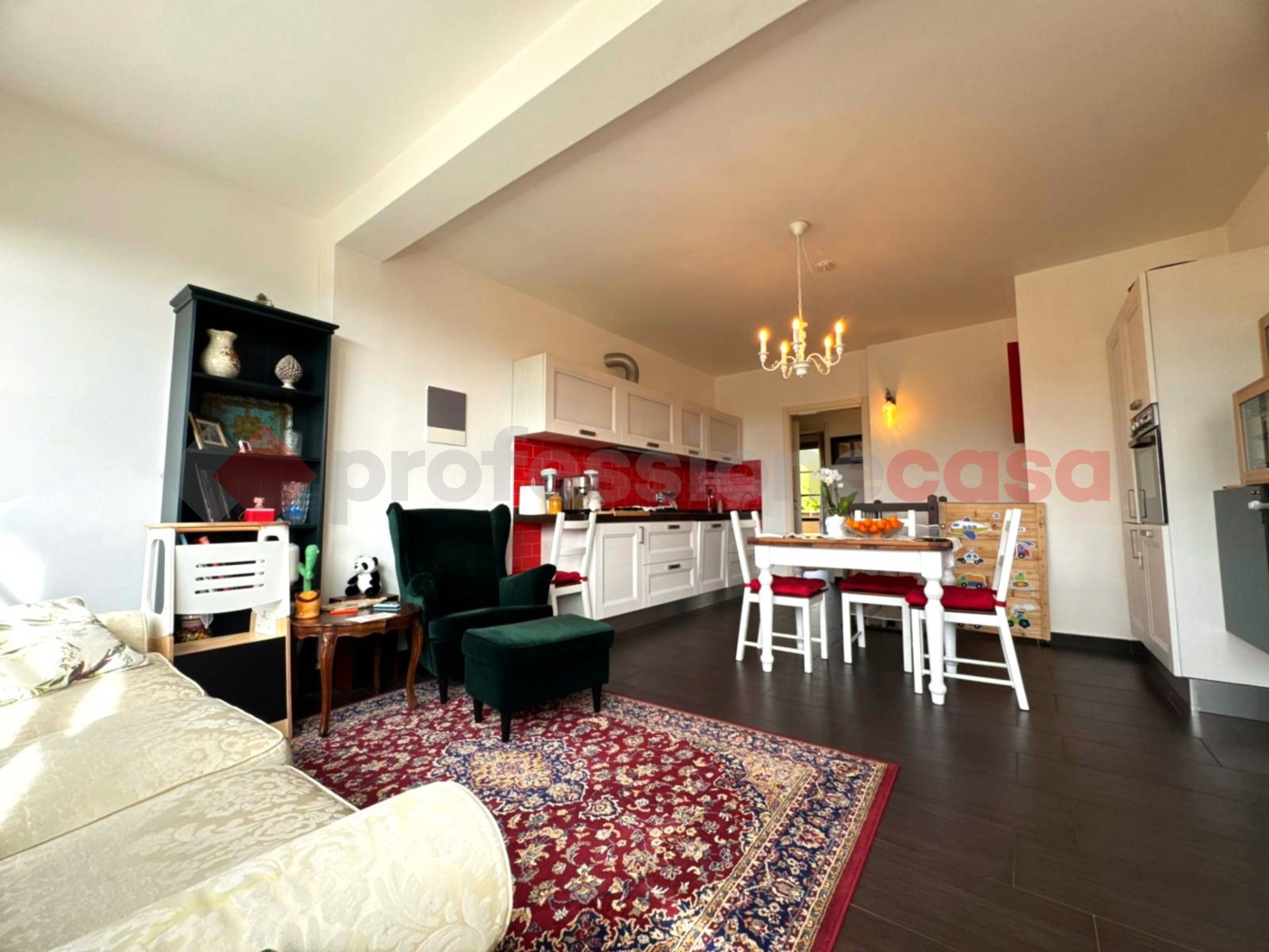 Quadrilocale con giardino a Castellina Marittima