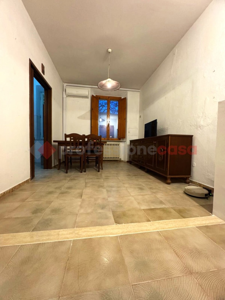 Trilocale da ristrutturare a Livorno