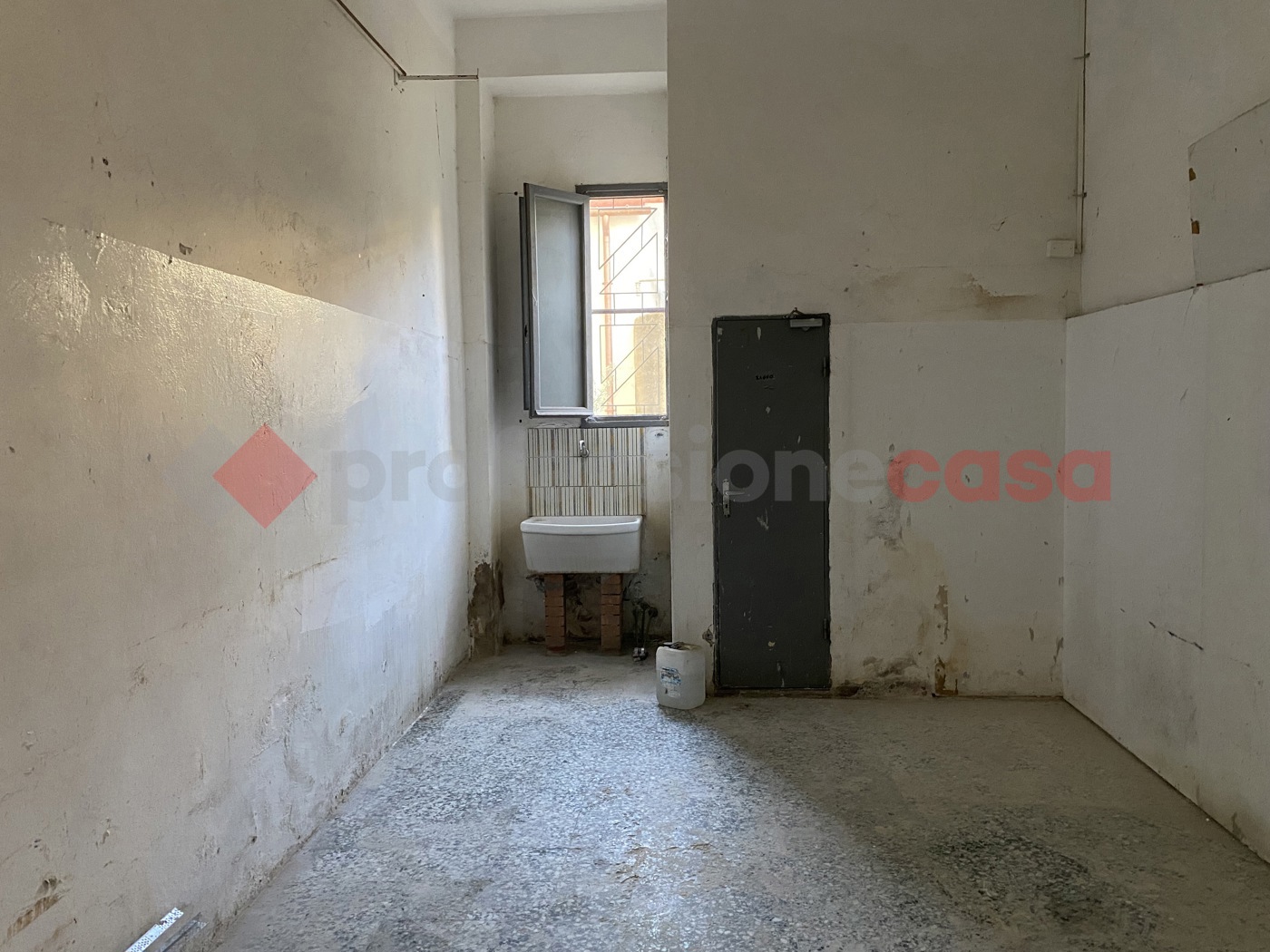 Negozio in affitto a Livorno