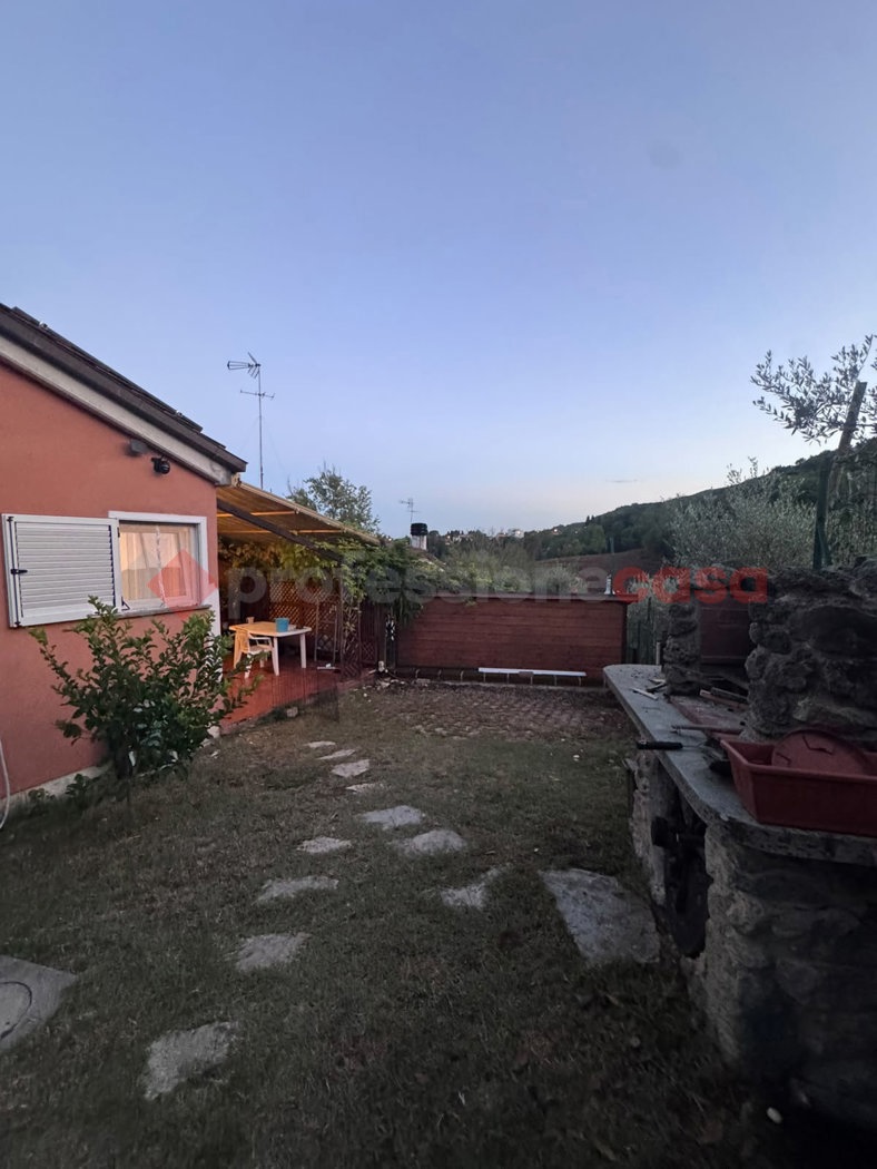 Casa indipendente con giardino a Collesalvetti