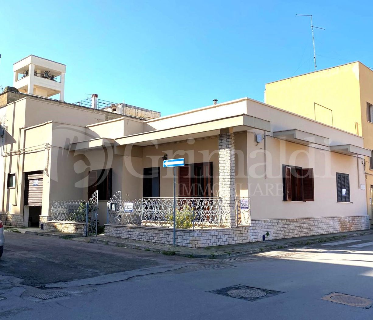 Casa indipendente con box a Galatone