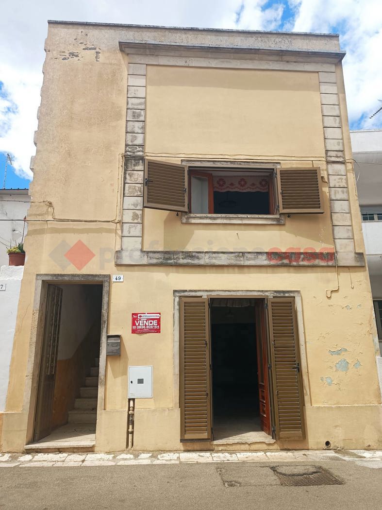 casa indipendente in vendita ad Uggiano la Chiesa in zona Casamassella