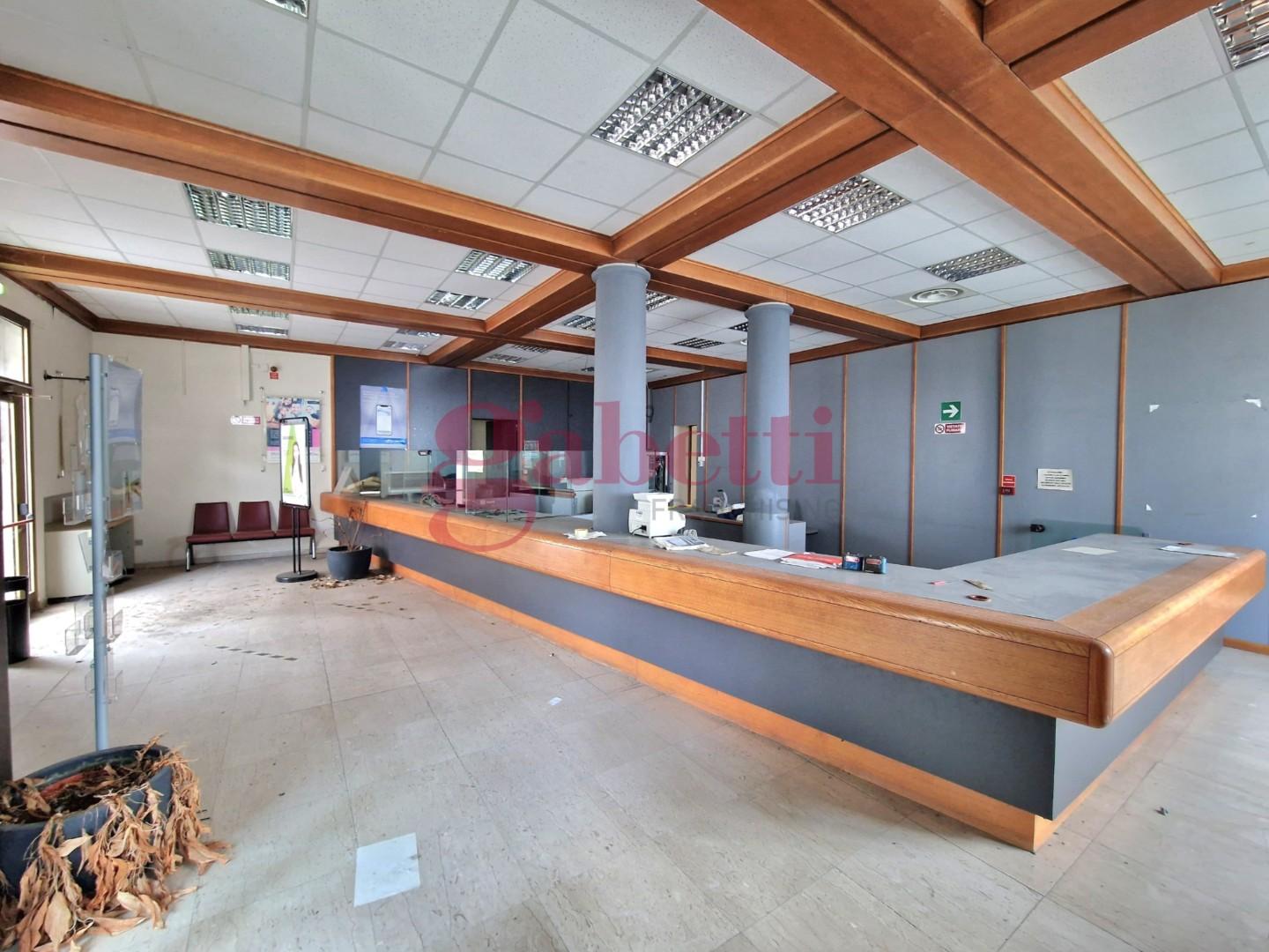 Locale commerciale in vendita, San Giuliano Terme ripafratta