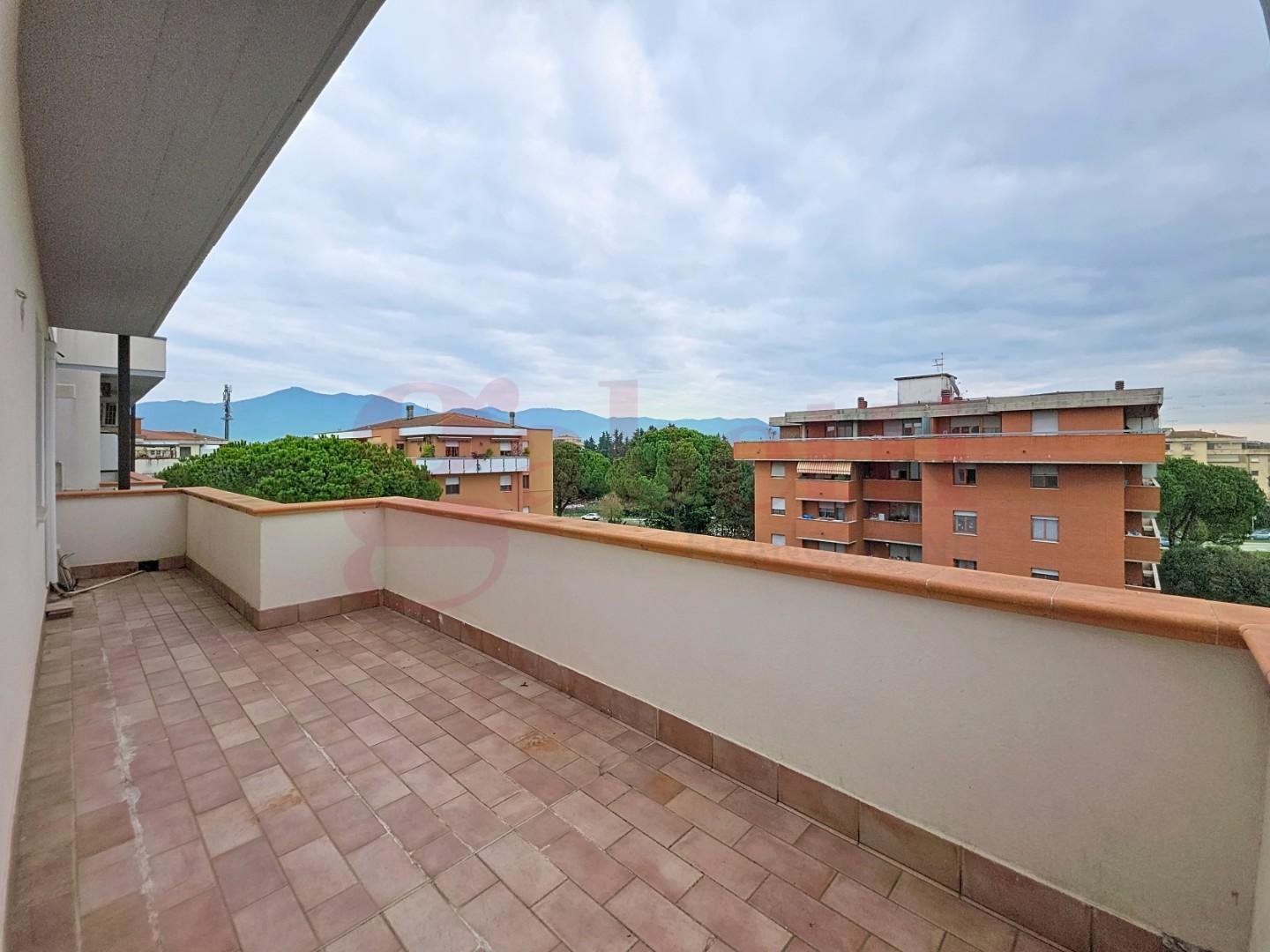 Attico con terrazzo, Pisa porta a piagge