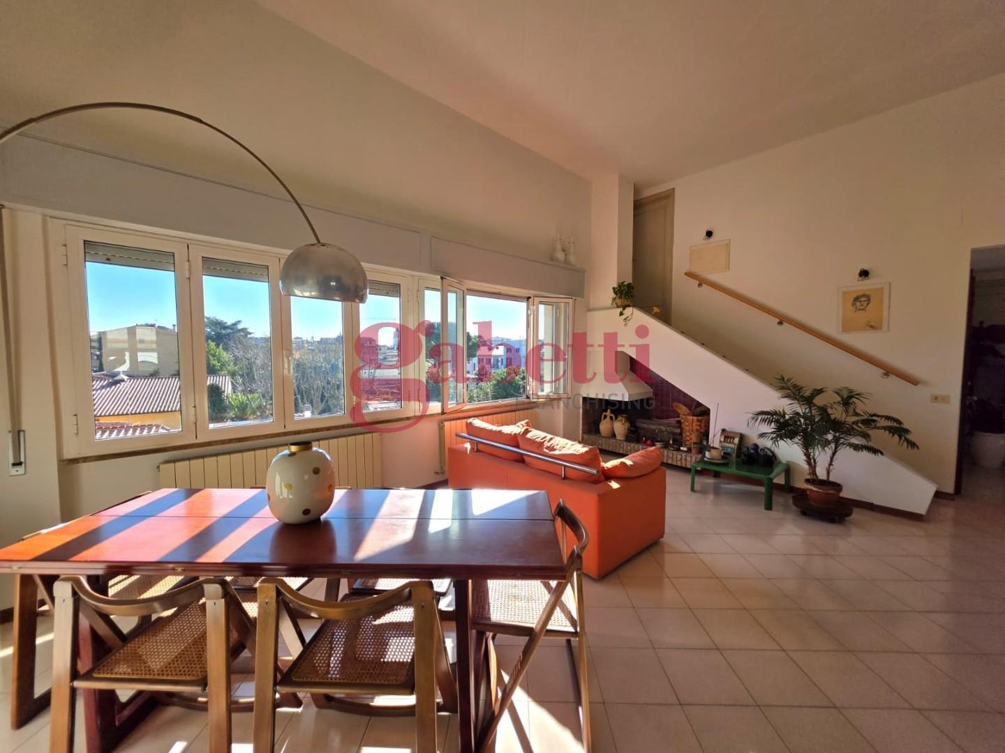 Attico con terrazzo, Pisa santa maria