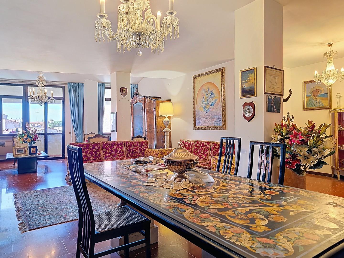 Attico con terrazzi, Pisa centro storico