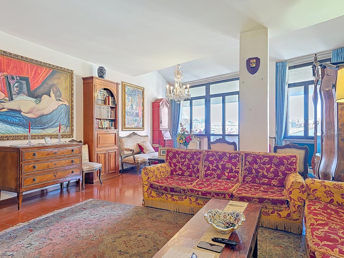 Attico con terrazzi, Pisa centro storico