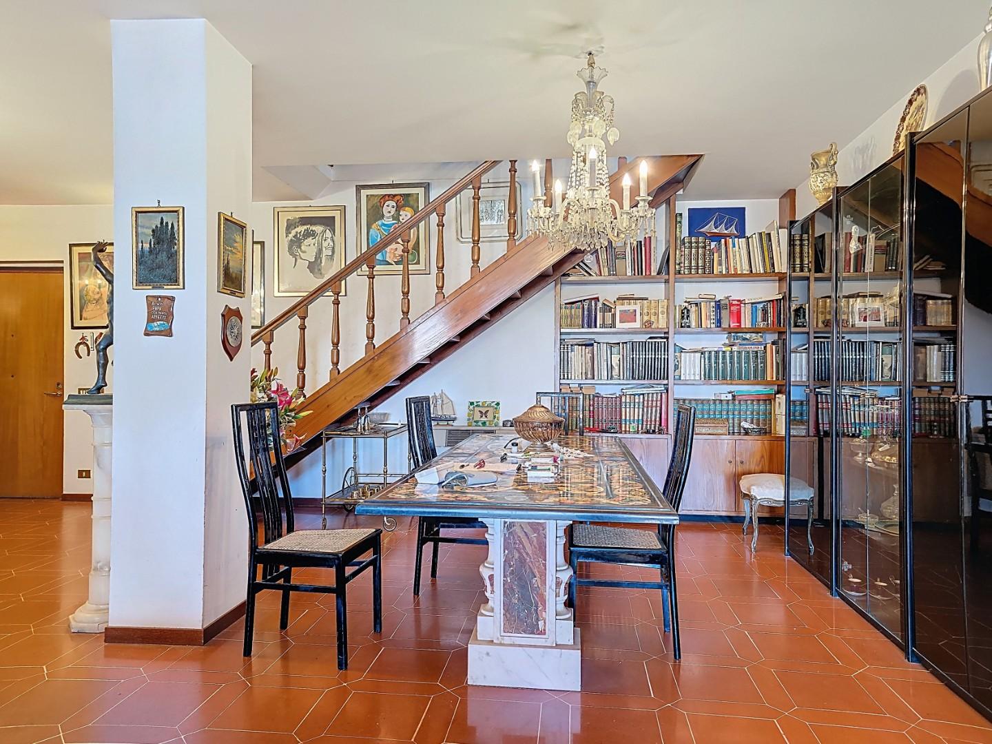 Attico con terrazzi, Pisa centro storico