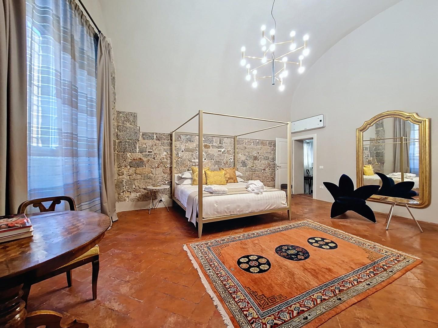 Stabile/Palazzo con giardino, Pisa centro storico