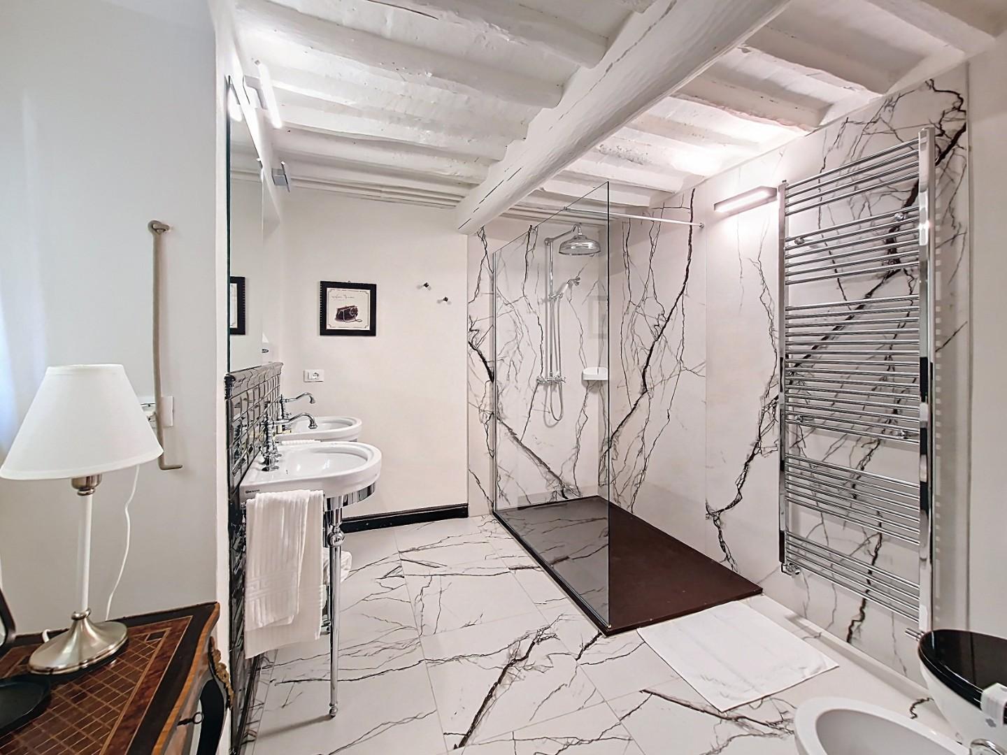 Stabile/Palazzo con giardino, Pisa centro storico