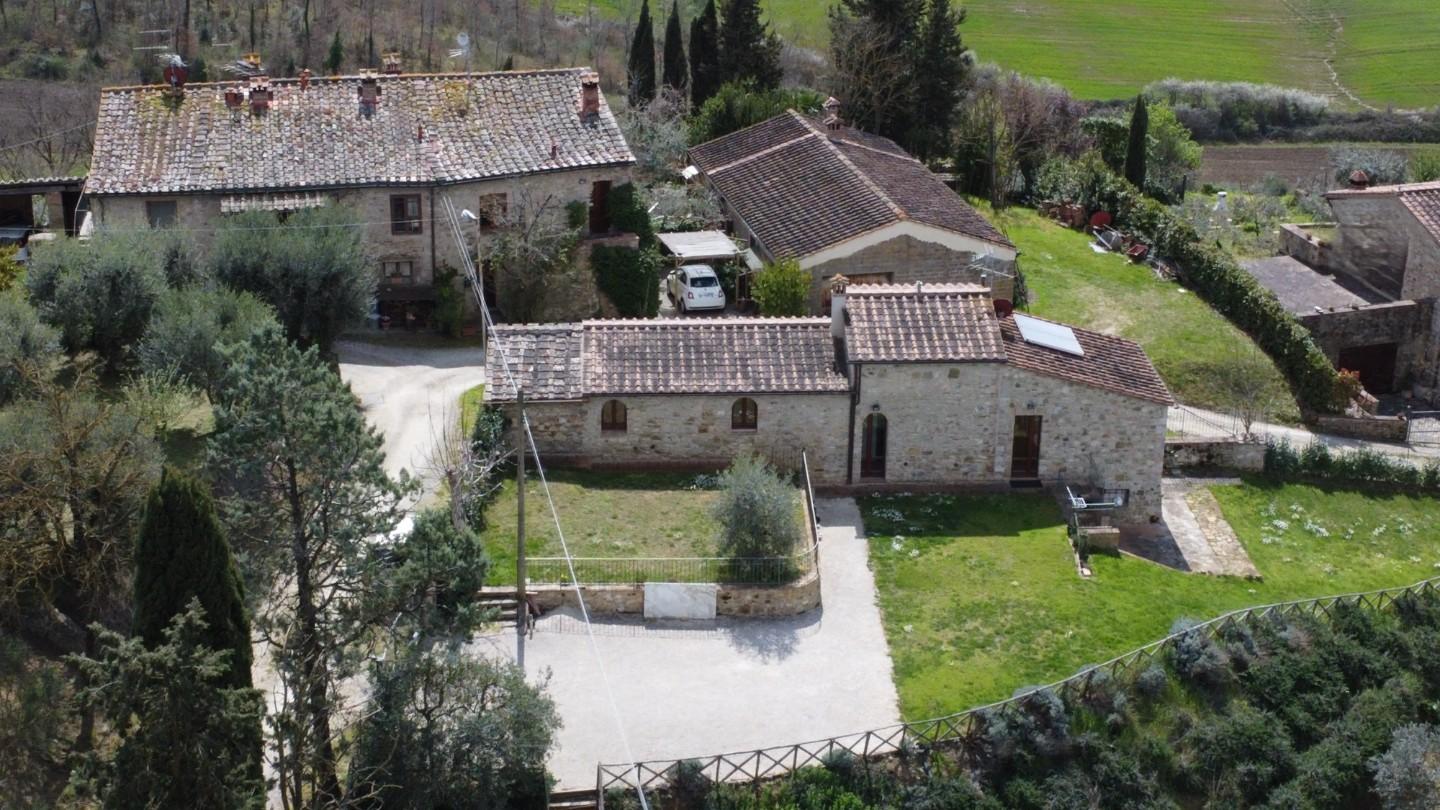 Rustico con giardino a Colle di Val d'Elsa