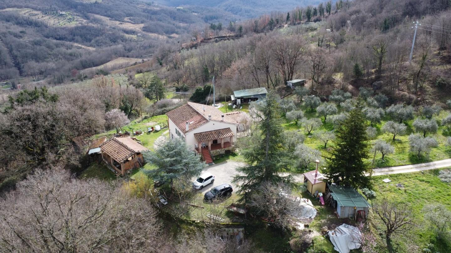 Rustico con giardino a Castelnuovo di Val di Cecina