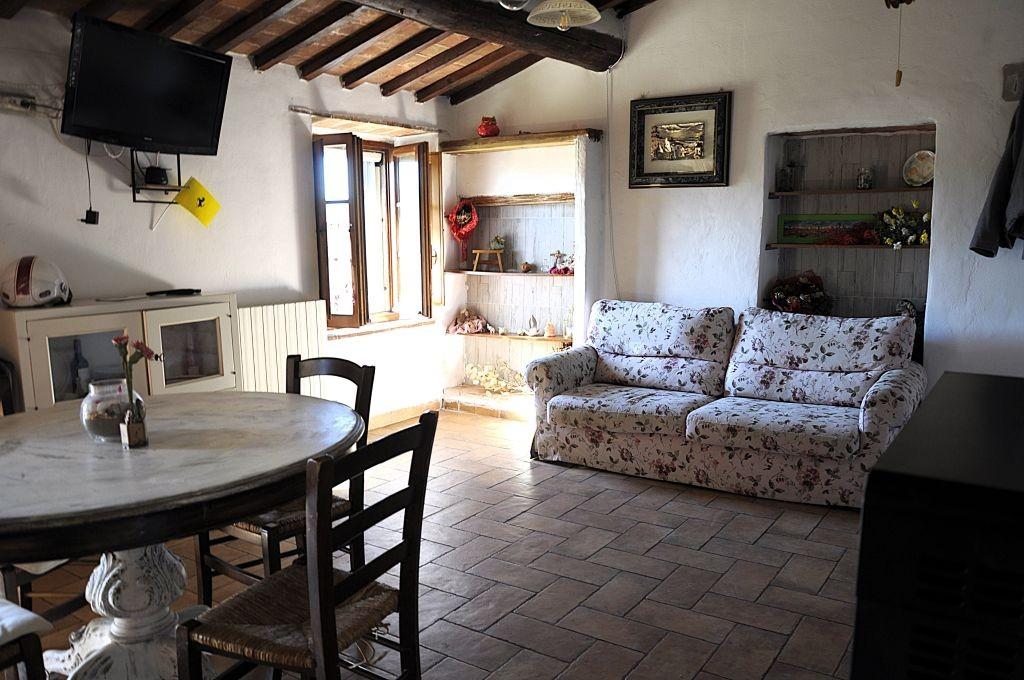 Trilocale con terrazzo, Casole d'Elsa pievescola