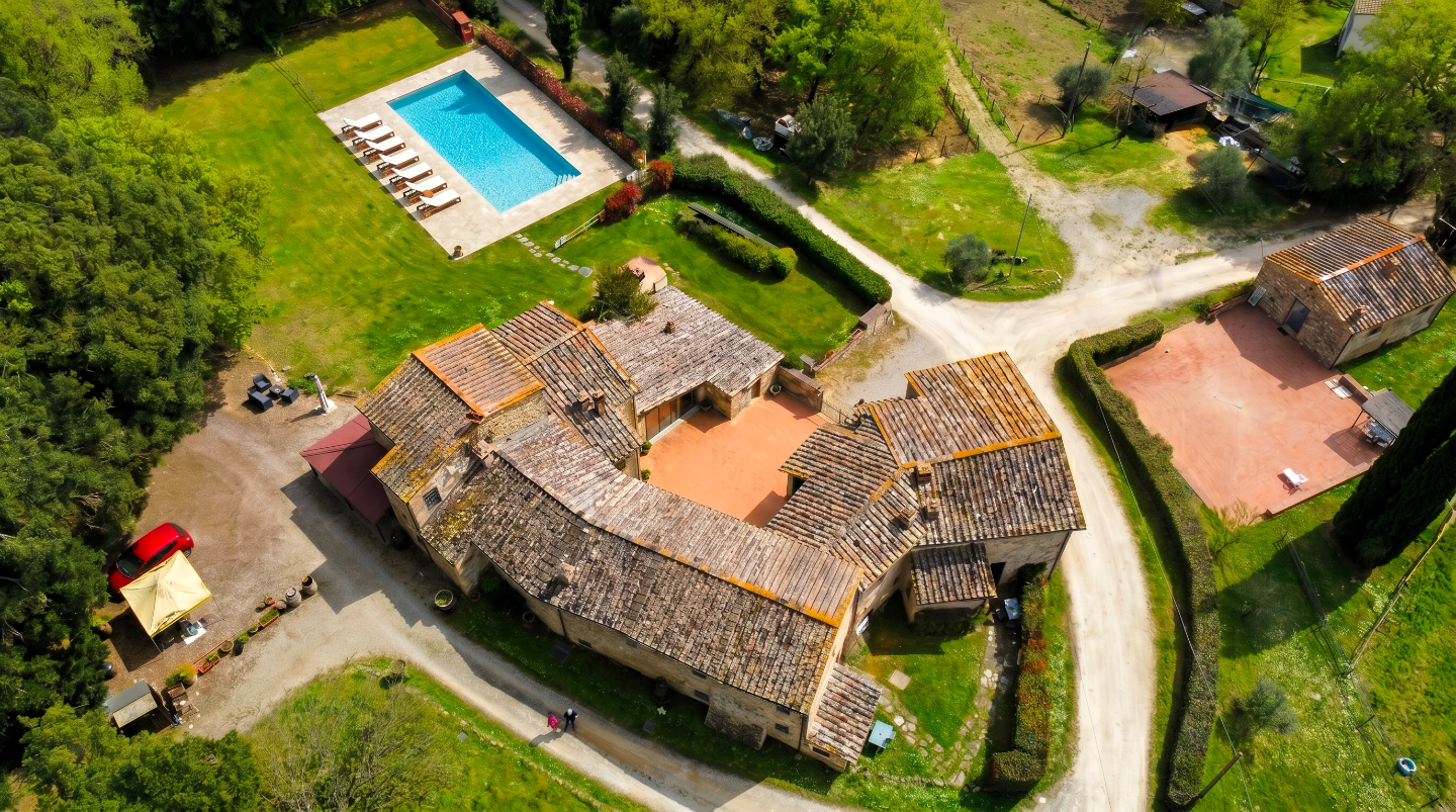 Rustico con giardino a Colle di Val d'Elsa