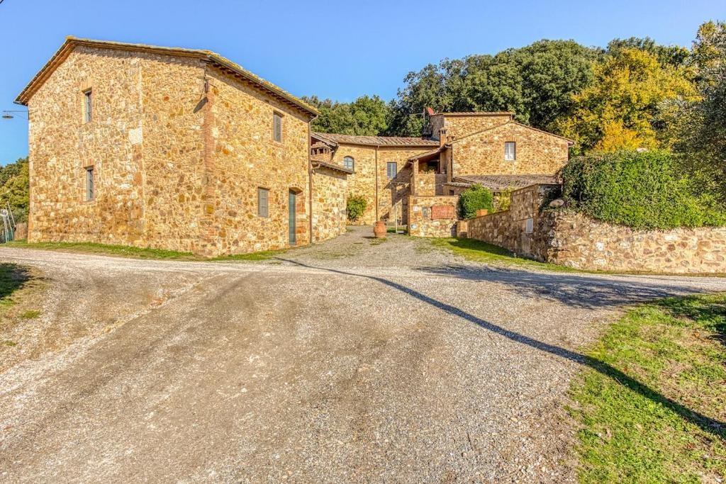 Rustico con giardino a Colle di Val d'Elsa