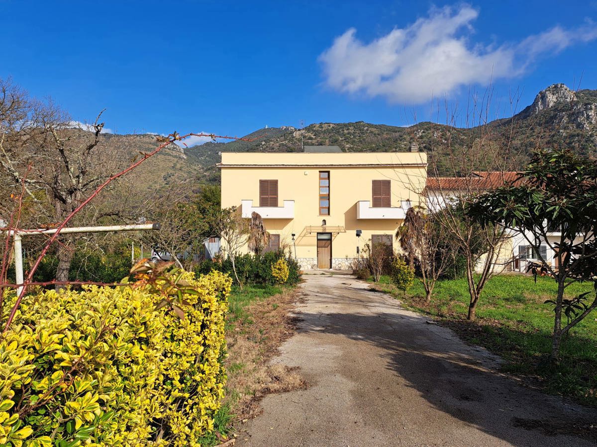 Villa con giardino a Cassino