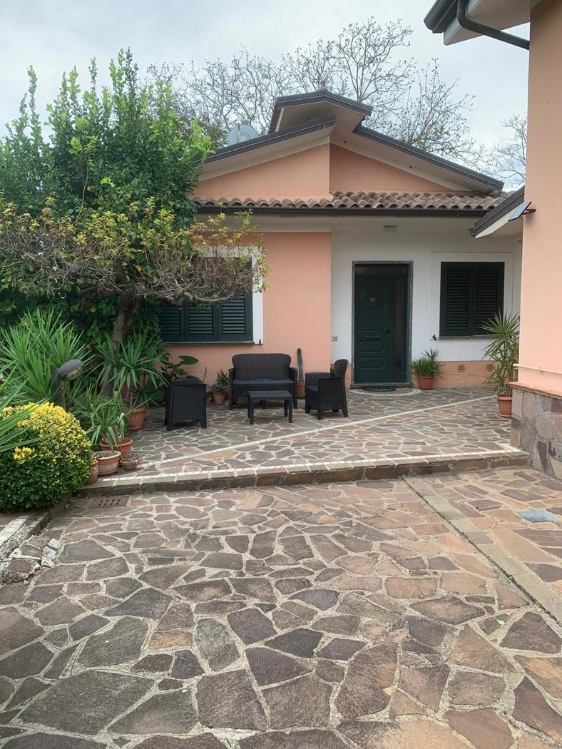 Villa in affitto a Aquino