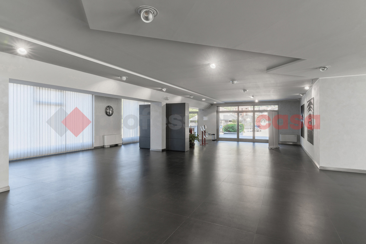 Negozio in affitto a Cassino