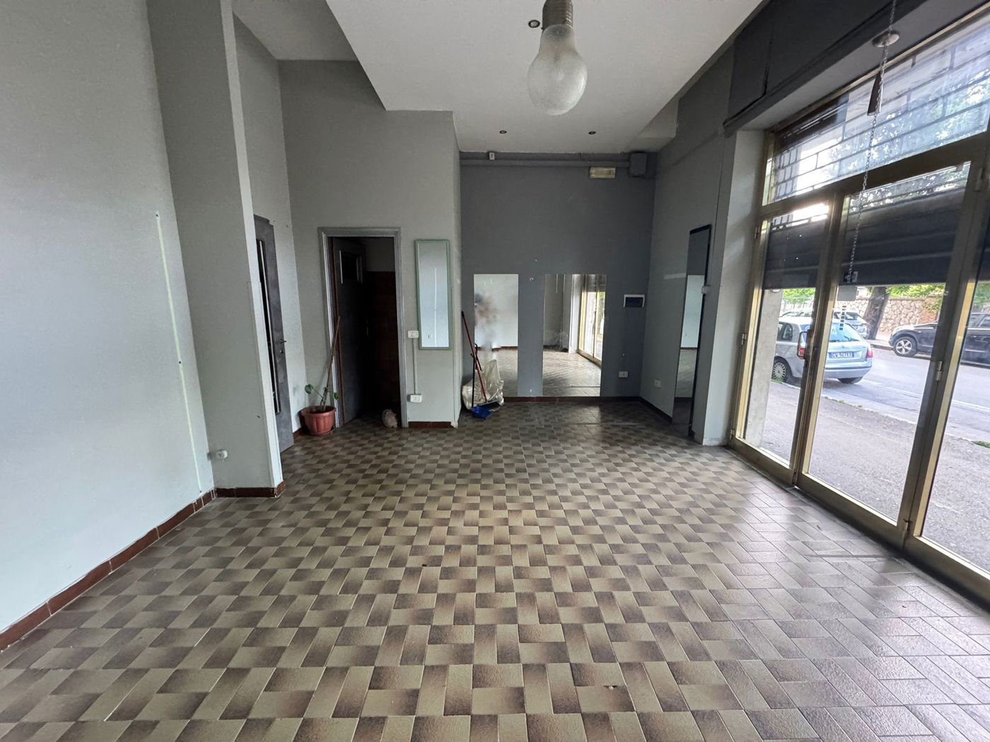 Negozio in affitto a Cassino