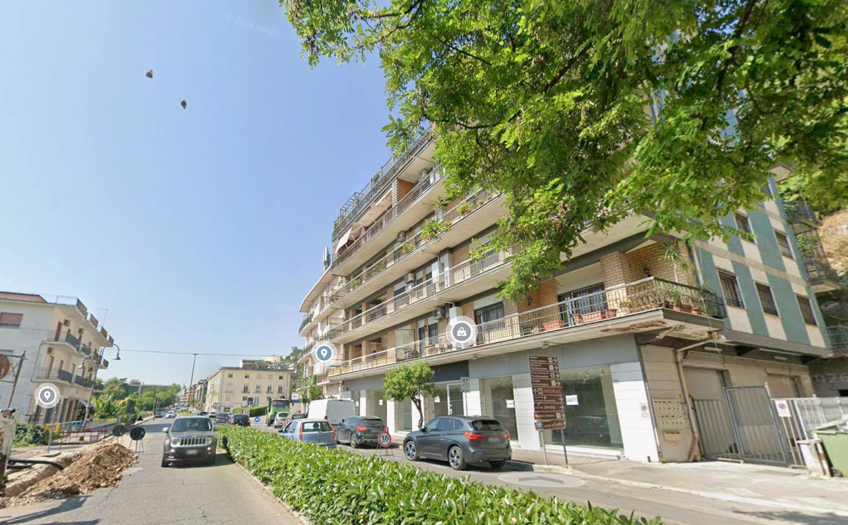 Negozio in affitto a Cassino