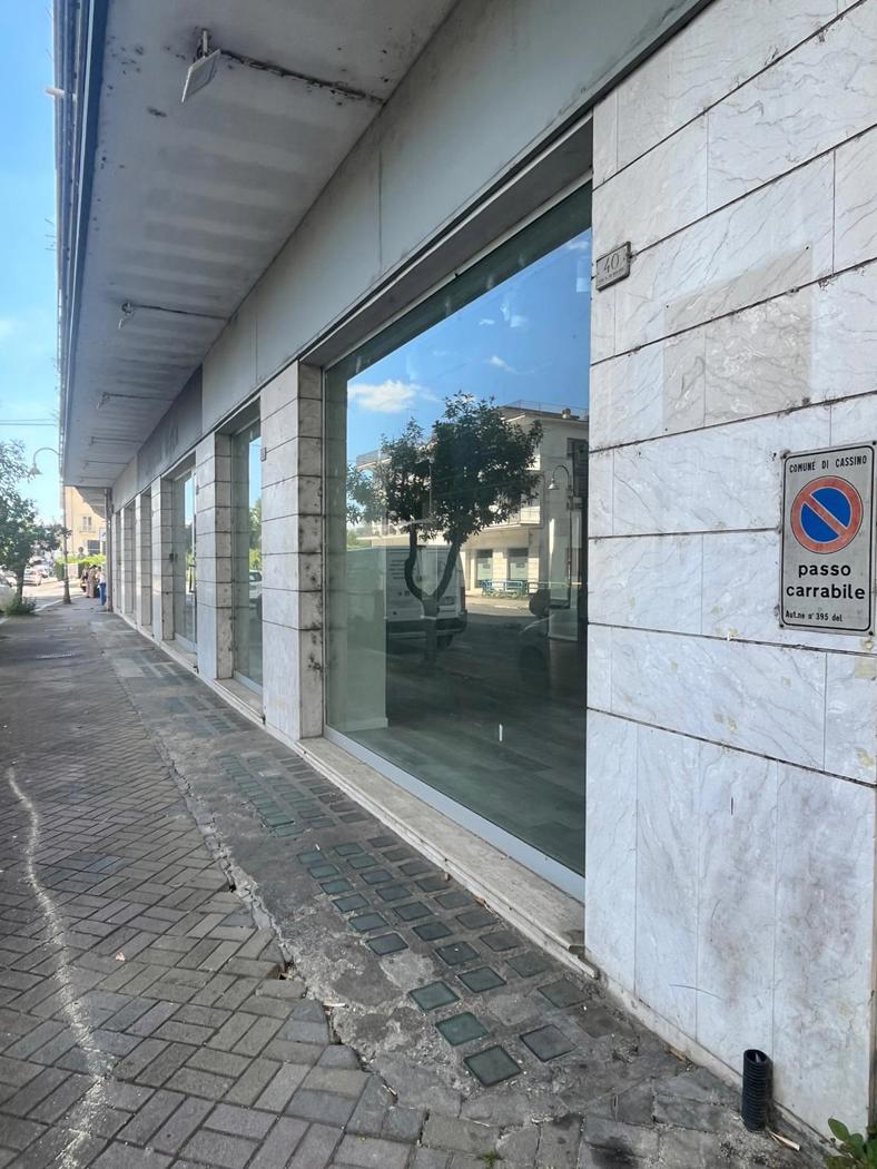 Negozio in affitto a Cassino