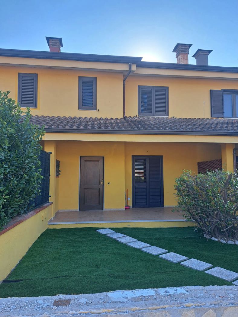 Villa in vendita a Cervaro