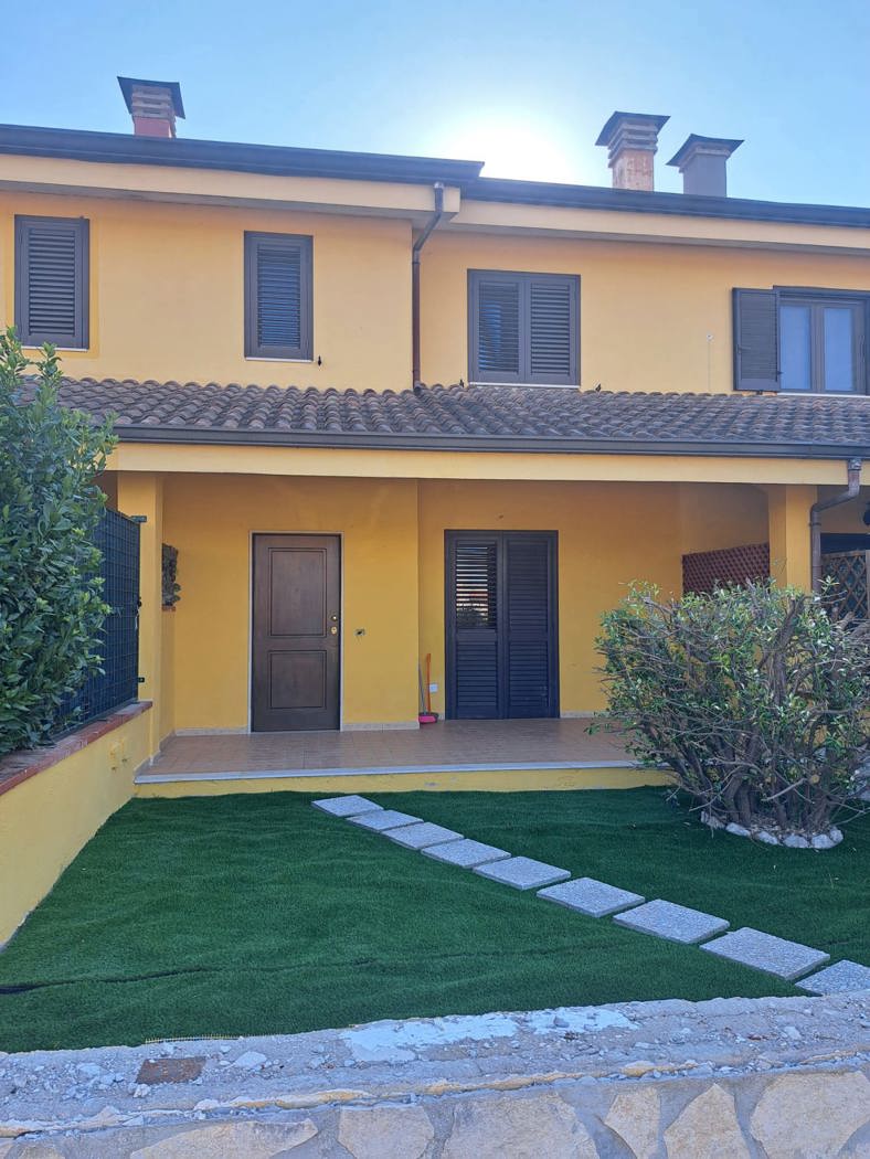 Villa in vendita a Cervaro