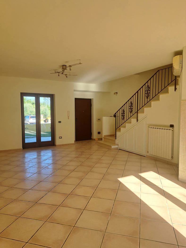 Villa in vendita a Cervaro