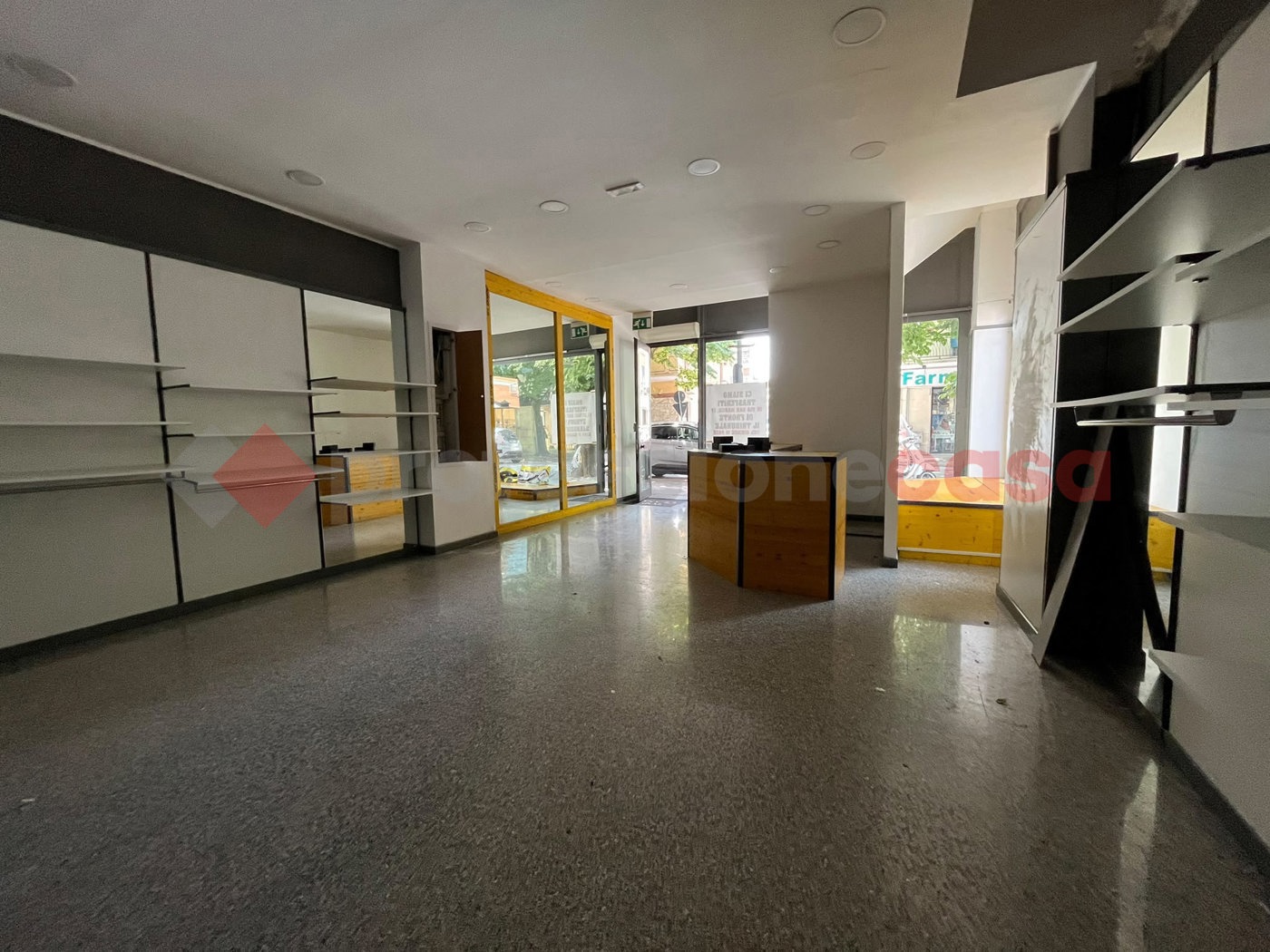 Negozio in affitto a Cassino