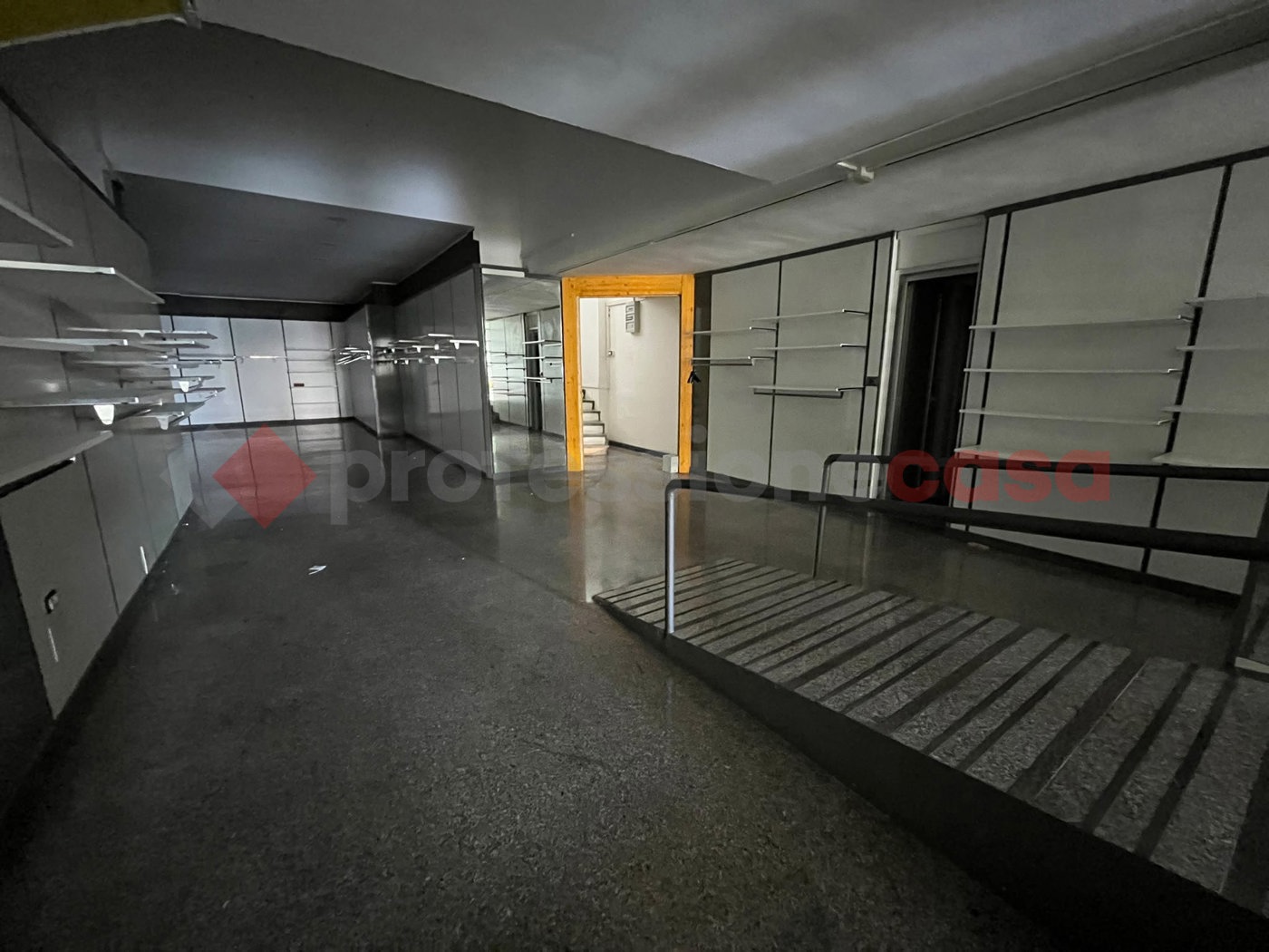 Negozio in affitto a Cassino