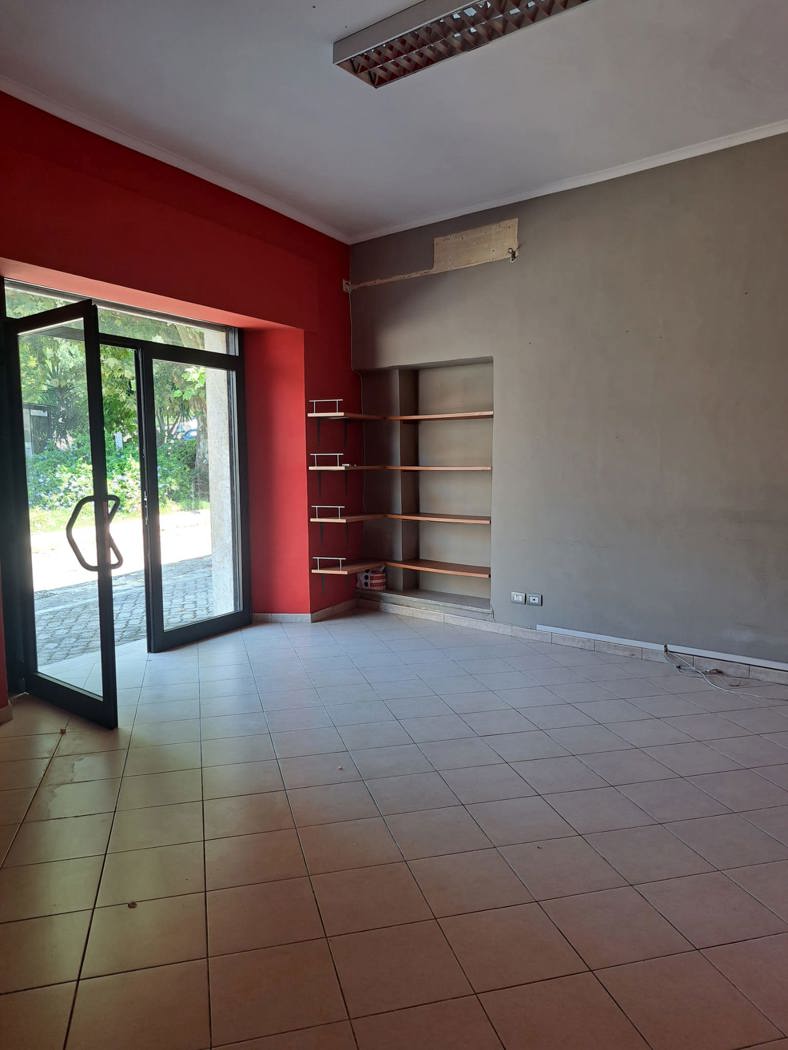 Negozio in affitto a Cervaro
