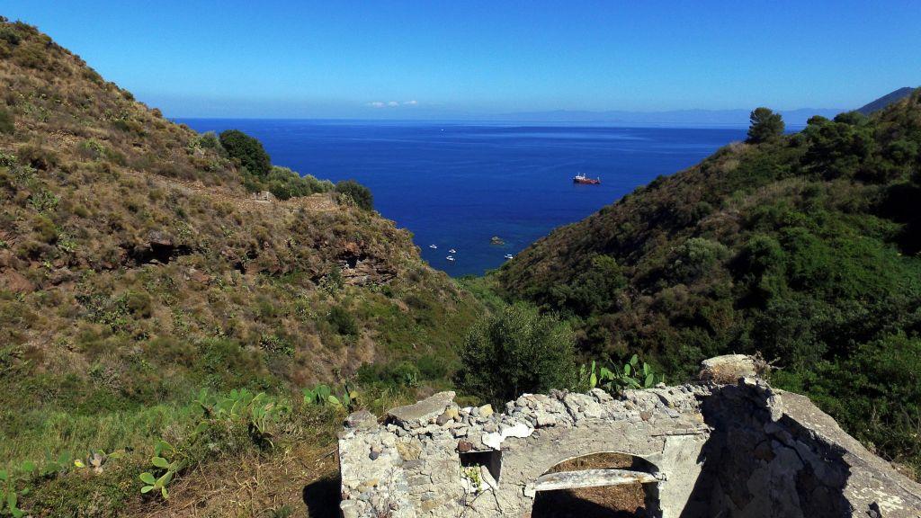 Rustico con giardino in spiaggia della secca, Lipari